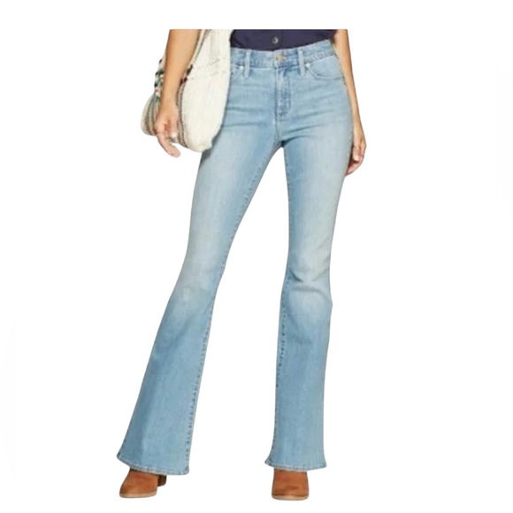 Universal Thread Denim - Universal Thread Women's High Waist Light Blue Flare Jeans Size: 6